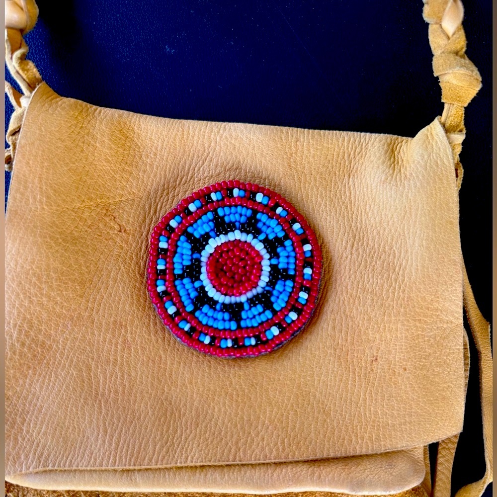 Native American Medicine Bag Navajo (Nab 91)
Leather - Picture 6 of 10